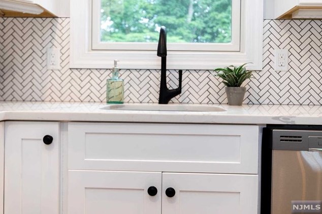 261 Vitmar Pl, Park Ridge NJ  07656-2406 exterior