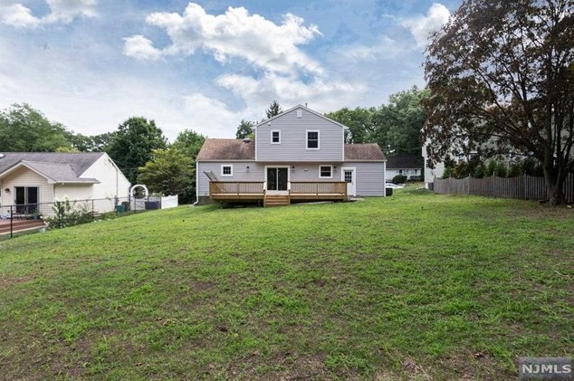 261 Vitmar Pl, Park Ridge NJ  07656-2406 exterior