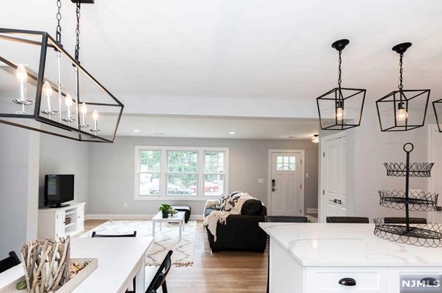 261 Vitmar Pl, Park Ridge NJ  07656-2406 exterior