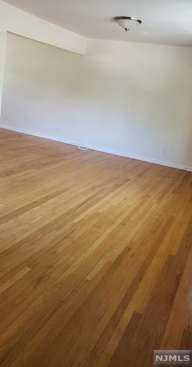 613 River Rd, Teaneck, NJ 07666