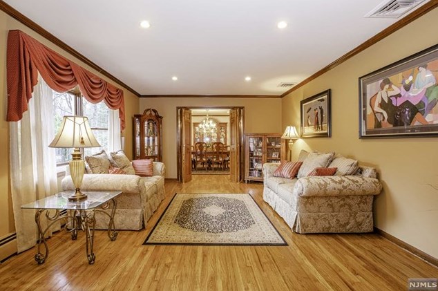 80 Cheyenne Way, Wayne, NJ 07470-4905
