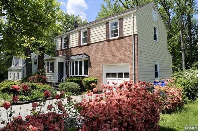 263 Hickory Ave, Tenafly, NJ 07670