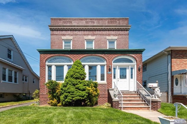 729 County Ave, Secaucus, NJ 07094-2704