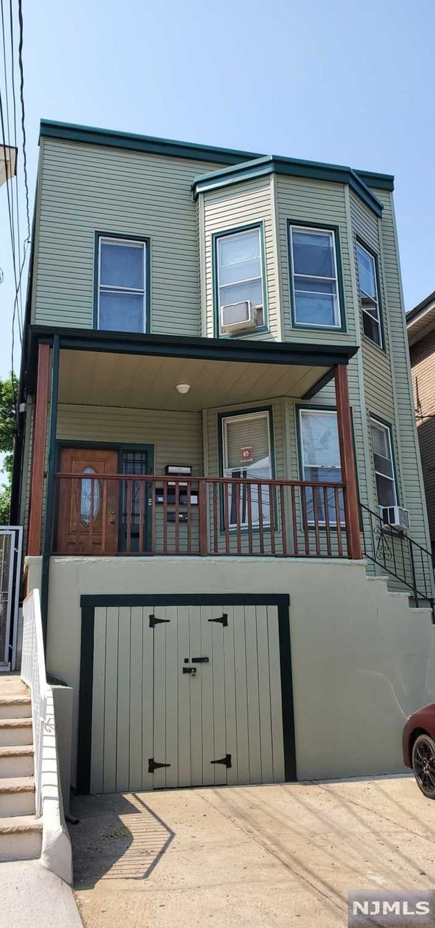 707 18th St, Union City, NJ 07087
