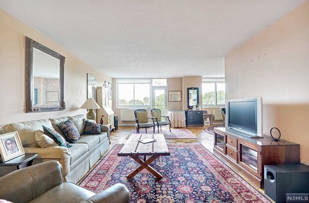 2150 Center Ave #8d, West Fort Lee, NJ 07024