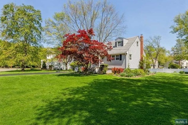 51 Lee Ave, Harrington Park, NJ 07640