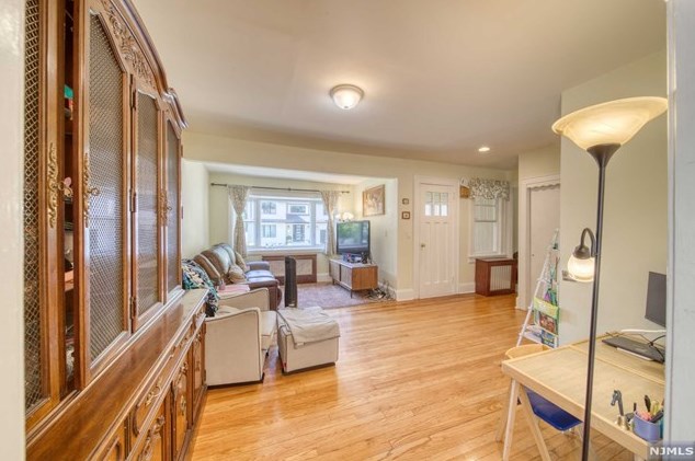 11 Lindley Ave, Tenafly NJ  07670-2816 exterior