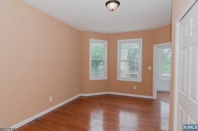 10 End Ave, Newark NJ  07106-1928 exterior