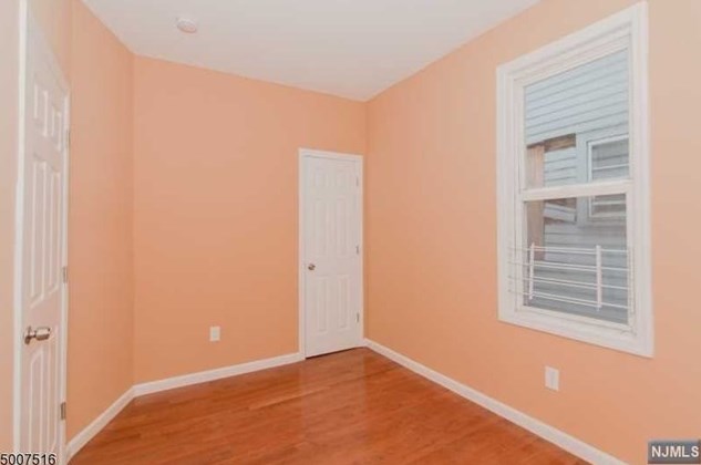 10 End Ave, Newark NJ  07106-1928 exterior