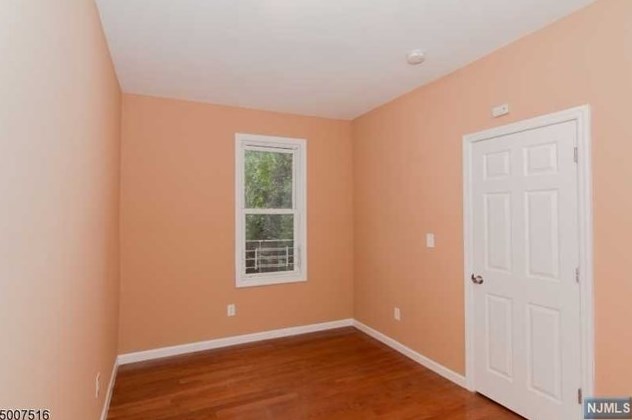 10 End Ave, Newark NJ  07106-1928 exterior