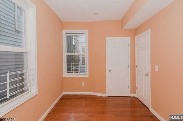 10 End Ave, Newark NJ  07106-1928 exterior