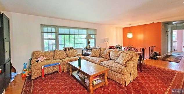 128 N Pleasant Ave, Ridgewood, NJ 07450