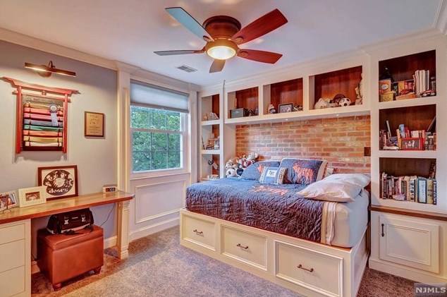 47 Hunters Run, Oakland NJ  07436-2346 exterior