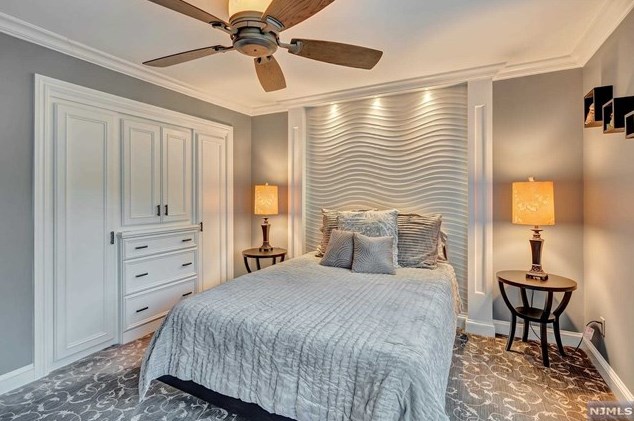 47 Hunters Run, Oakland NJ  07436-2346 exterior