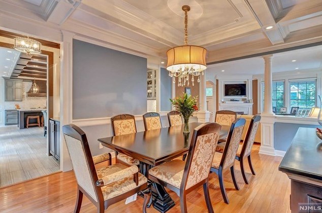 47 Hunters Run, Oakland NJ  07436-2346 exterior