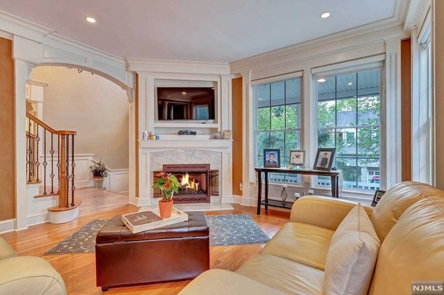 47 Hunters Run, Oakland NJ  07436-2346 exterior