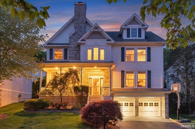 47 Hunters Run, Oakland, NJ 07436