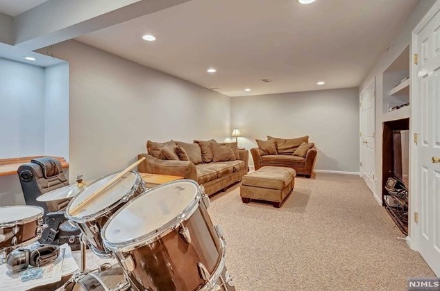 47 Hunters Run, Oakland NJ  07436-2346 exterior