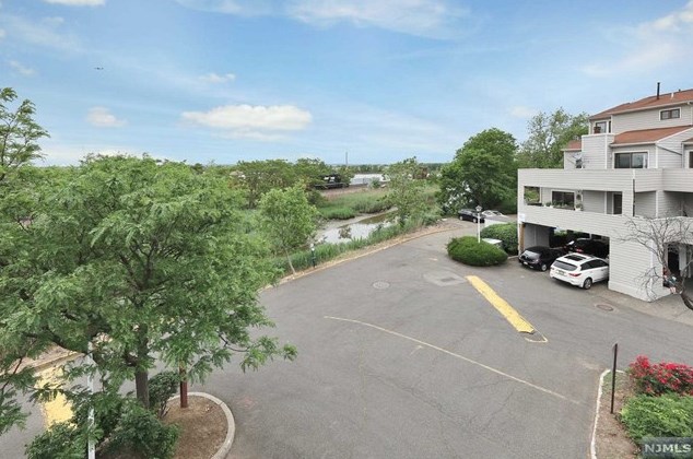 737 Mainsail Ln, Secaucus NJ  07094-2229 exterior