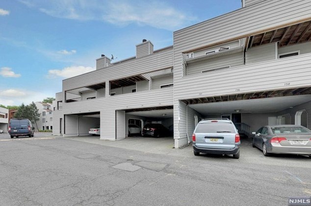 737 Mainsail Ln, Secaucus NJ  07094-2229 exterior
