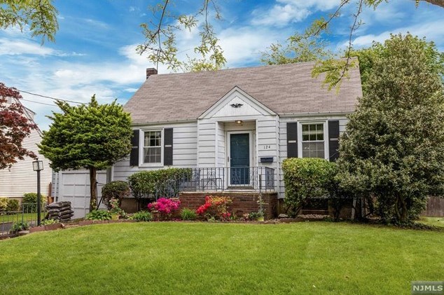 124 Hazley Ave, Rochelle Park, NJ 07662