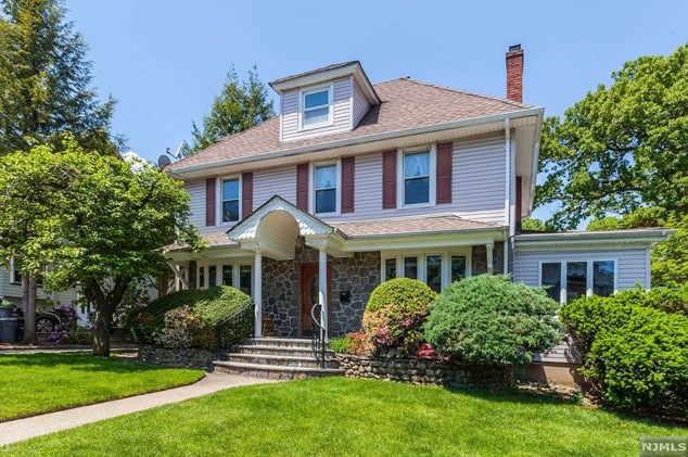 26 Courier Pl, Rutherford, NJ 07070-1102