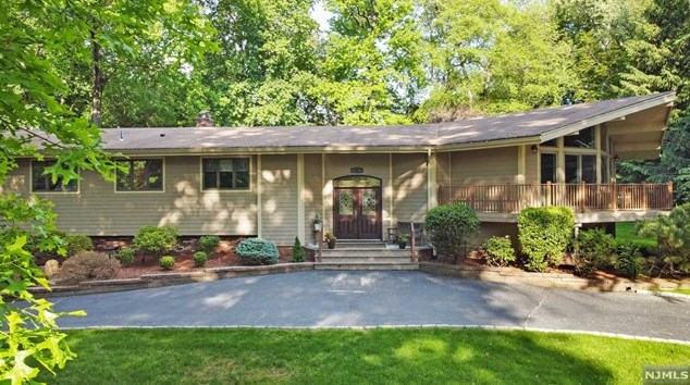 121 Myrtle St, Haworth, NJ 07641