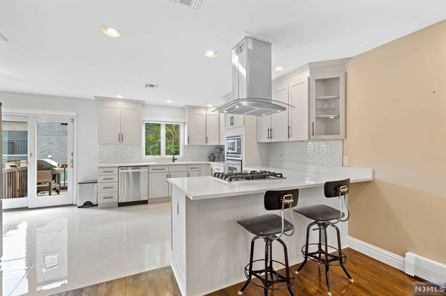 72 Knox Ave, Cliffside Park NJ 07010-2512 exterior