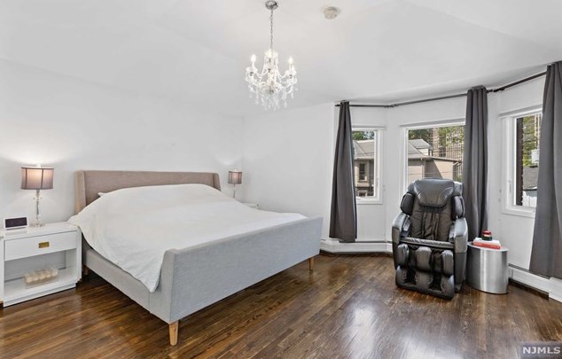 72 Knox Ave, Cliffside Park NJ 07010-2512 exterior