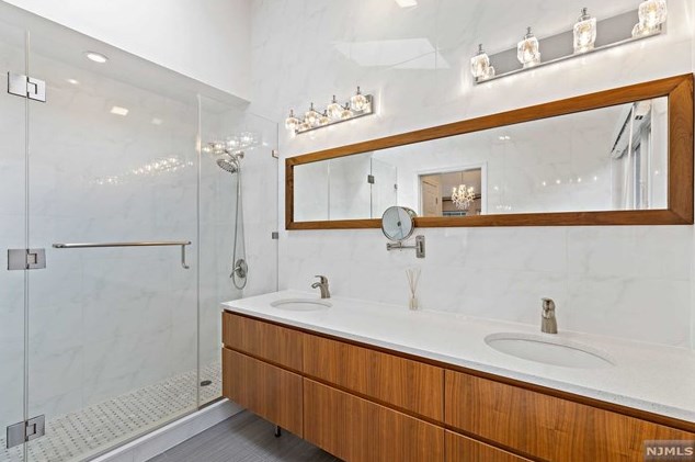 72 Knox Ave, Cliffside Park NJ 07010-2512 exterior