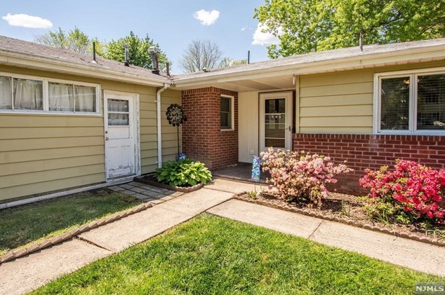 21 Eagle Dr, Emerson, NJ 07630