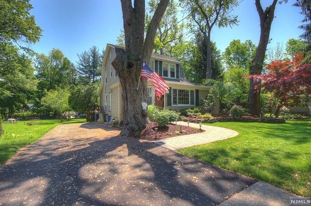 53 Schraalenburgh Rd, Haworth, NJ 07641-1813