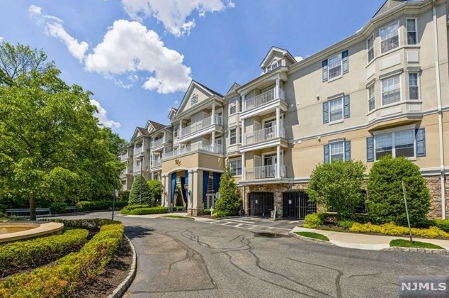 175 Rochelle Ave #206, Rochelle Park, NJ 07662