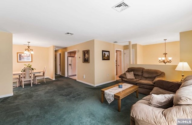 4 Homestead Rd, Elmwood Park NJ  07407-1307 exterior