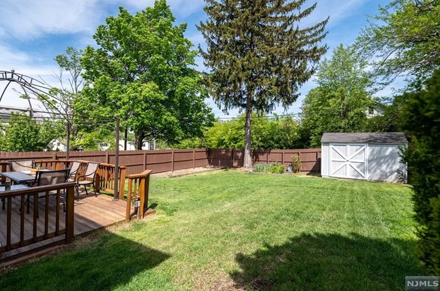 4 Homestead Rd, Elmwood Park NJ  07407-1307 exterior