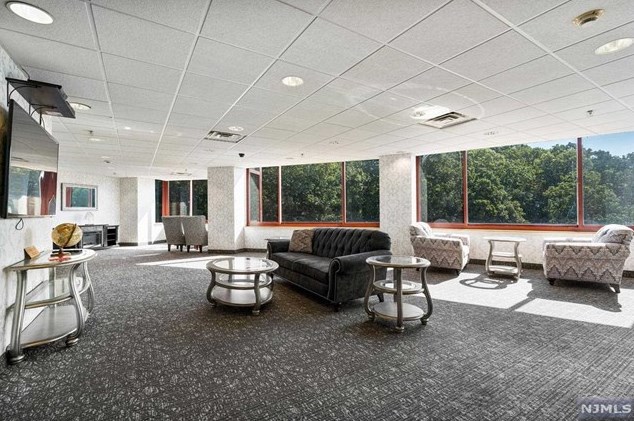 100 Old Palisade Rd, West Fort Lee NJ  07024-7064 exterior