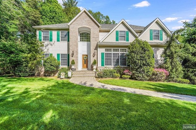 4 Spring Valley Rd, Park Ridge, NJ 07656-1821