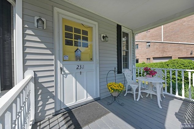 231 Anderson St, Hackensack, NJ 07601-3518