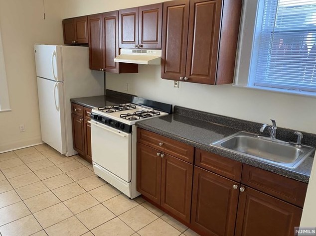 11 King St #3, Kearny, NJ 07032