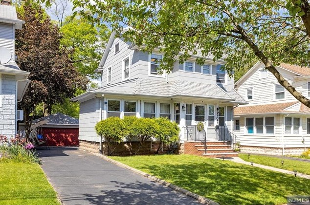207 Pierrepont Ave, Rutherford, NJ 07070-2439