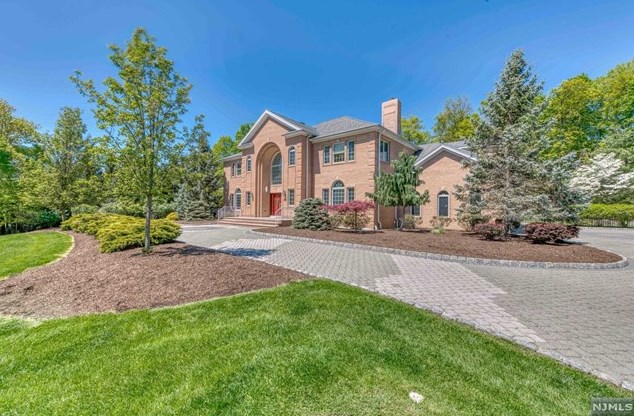 707 Galloping Hill Rd, Franklin Lakes, NJ 07417