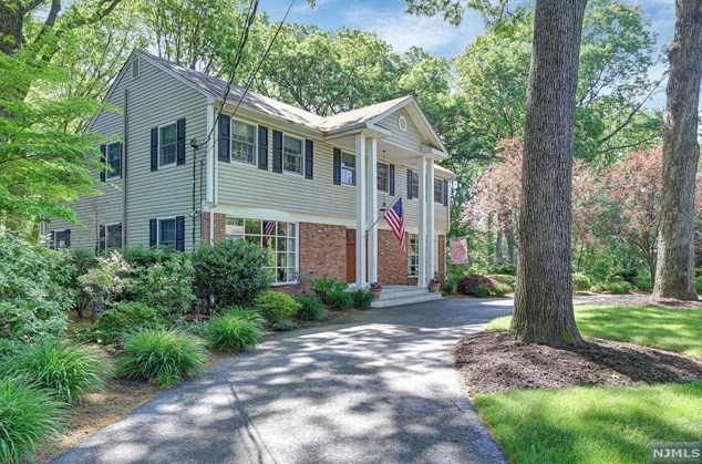 37 Gabriel Way, Westwood, NJ 07676-4513