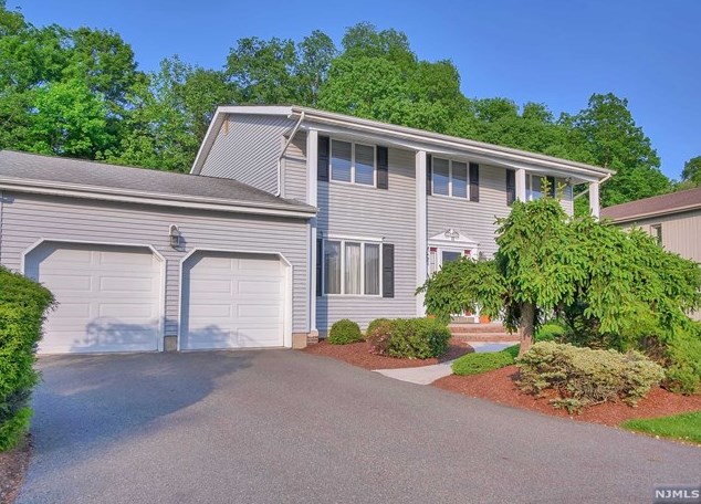 73 Point View Pkwy, Wayne, NJ 07470-2056