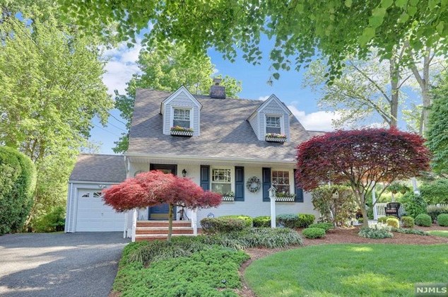 200 Hillside Ave, River Edge, NJ 07661