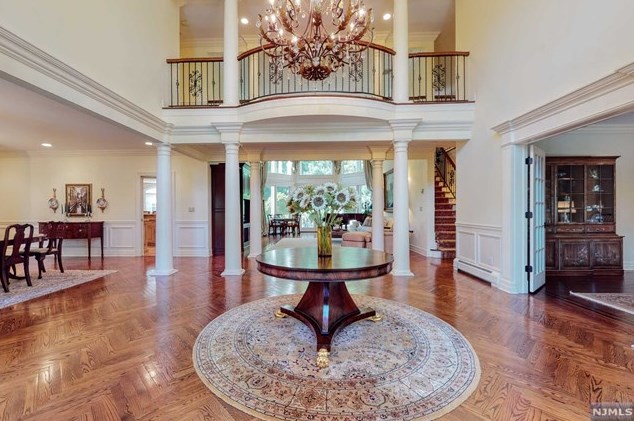 303 Lynn Dr, Franklin Lakes, NJ 07417