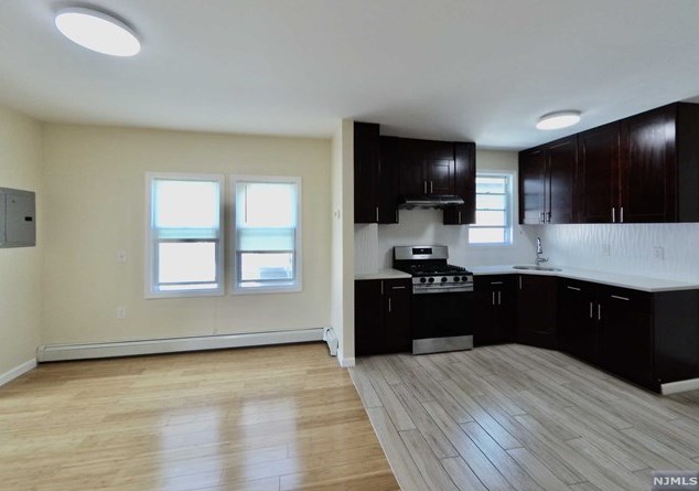 148 Centre Ave, Secaucus NJ  07094-3142 exterior
