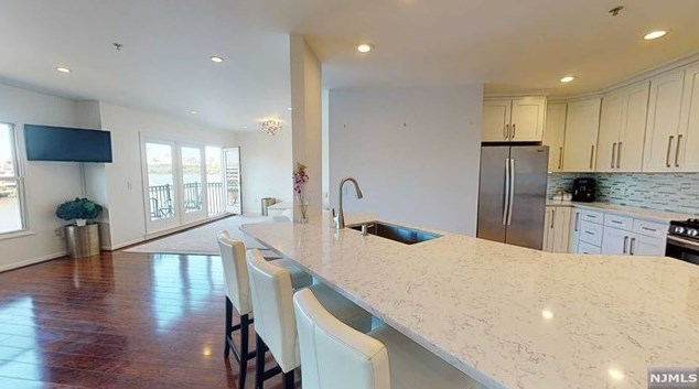 352 The Promenade #352, Edgewater, NJ 07020