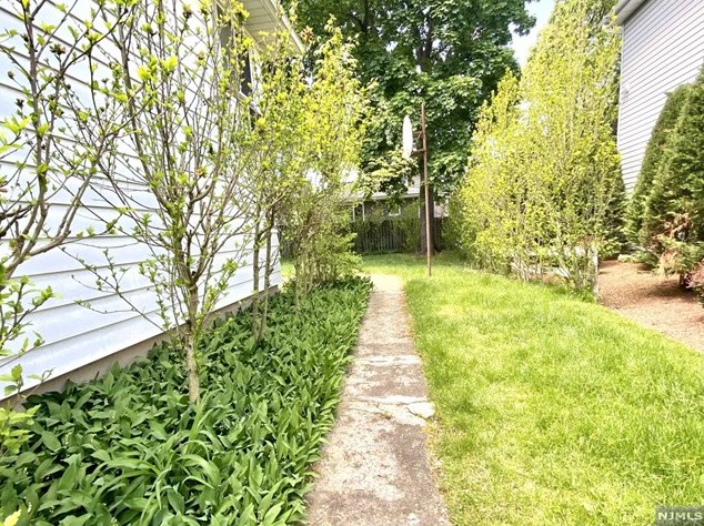 76 Harrison St, Dumont, NJ 07628