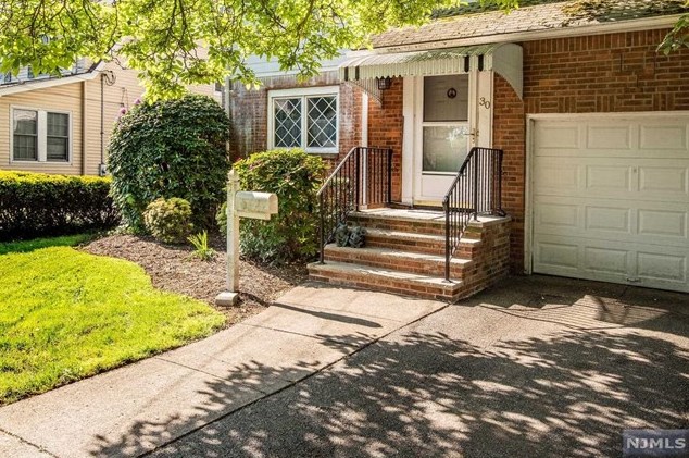 30 Florence Ave, Cresskill, NJ 07626