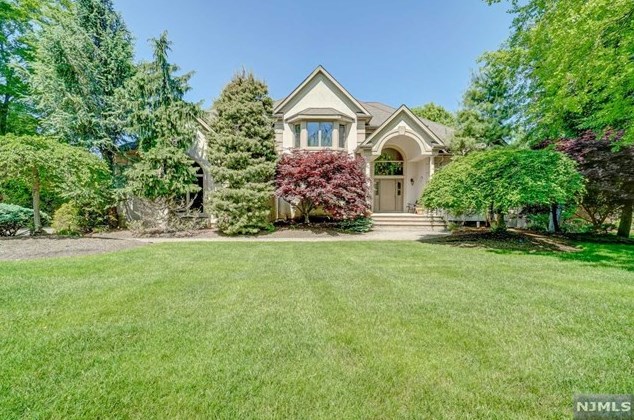 32 Mccain Ct, Closter, NJ 07624